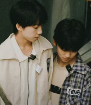 奇文/气温
左奇函.杨博文