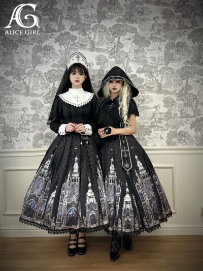 ag十字教堂是真的好爱啊，黑色暗纹真的嘎嘎爱啊，而且这款真嘟好显瘦
#lo#lolita安利 #吃我一波Lolita安利 