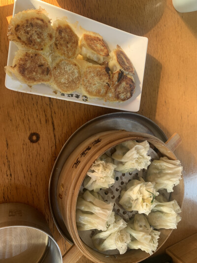 蛋糕麻辣烫蛋黄酥烧麦草莓