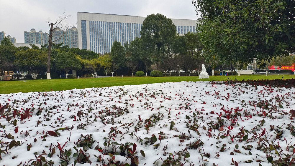 吉安冬韵：城南市民广场雪后风光