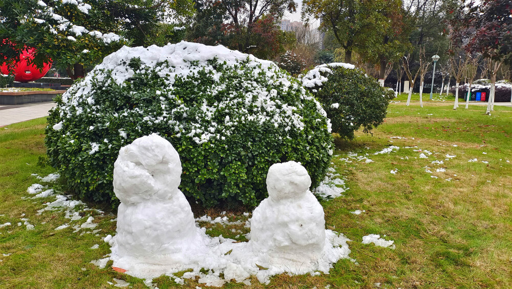 吉安冬韵：城南市民广场雪后风光