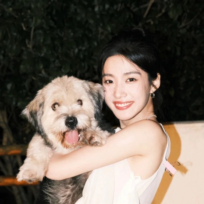 share// 卢昱晓
我以浪漫起笔，续写你这漫长旅途