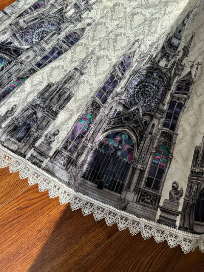 十字教堂都有冲呢嘛，大家蹲的黑色还是白色啊。感觉都挺好看的
#lolita安利 #吃我一波Lolita安利 #lolita 