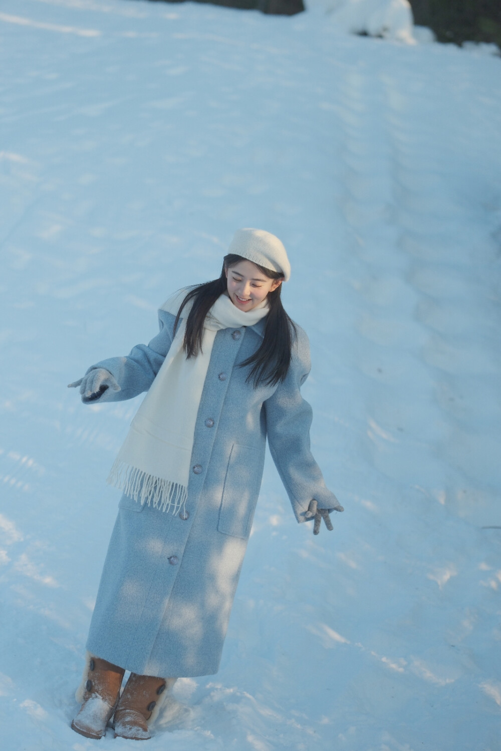 梁洁冬日氛围感大片
一月是崭新的
在雪天 放肆做回小孩
做梦 如愿