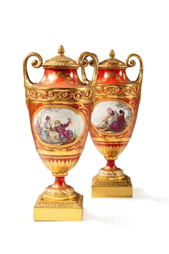 一对塞弗尔瓷窑出品花瓶，1773，曾由休伯特收藏