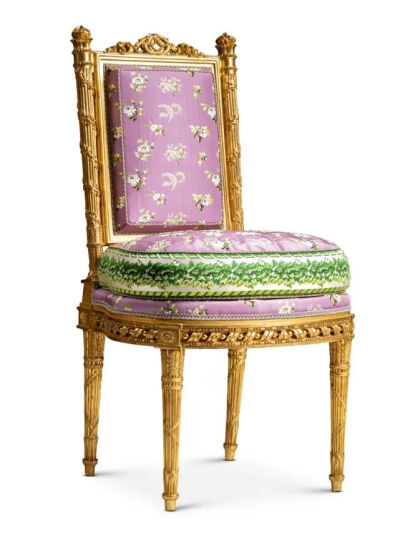 玛丽王后凡尔赛闺房镀金胡桃木椅子，1784-1785，乔治·雅各布
曾由休伯特收藏，最终成交价2,589,000欧元
