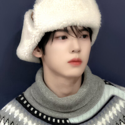 晚风轻踩着云朵，夕阳深处有一家橙色的便利店 ，贩卖着橙色与温柔