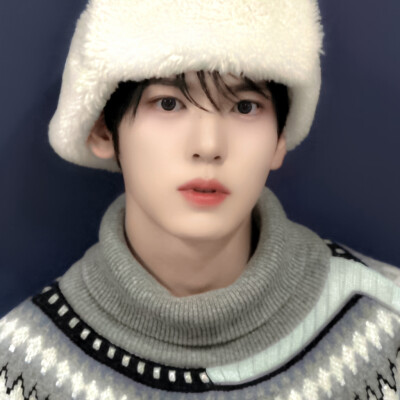 晚风轻踩着云朵，夕阳深处有一家橙色的便利店 ，贩卖着橙色与温柔