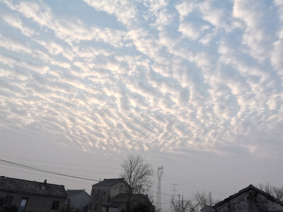 水乡天空，粼粼波光