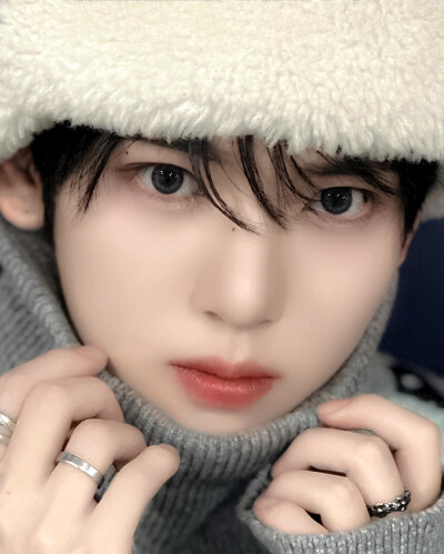 晚风轻踩着云朵，夕阳深处有一家橙色的便利店 ，贩卖着橙色与温柔