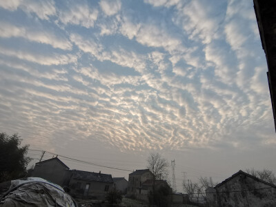 水乡天空，粼粼波光