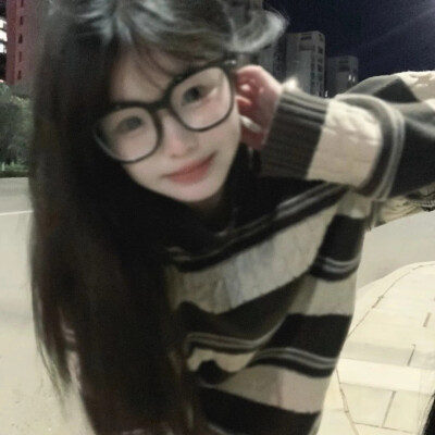 氛围感模糊女头