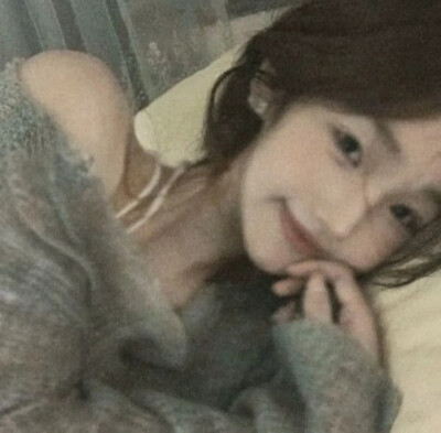 氛围感模糊女头