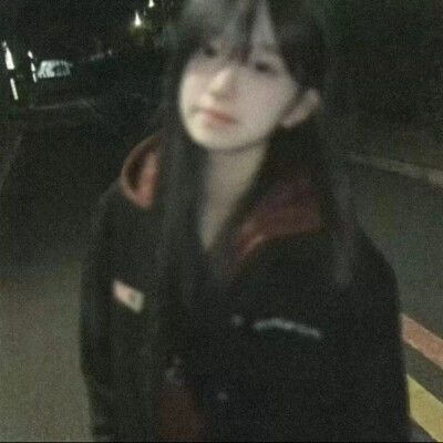 氛围感模糊女头