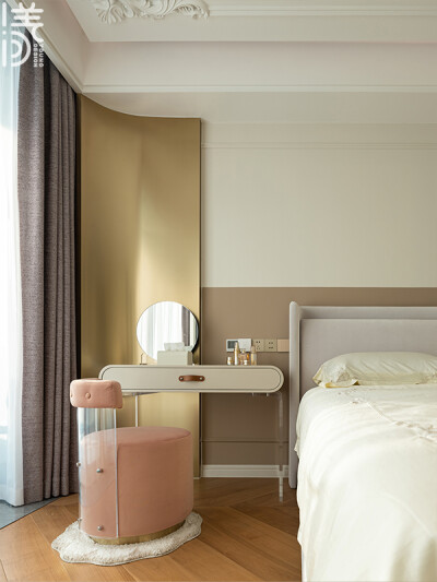 项目名称：海予流光
项目设计：深圳漾空间设计有限公司
软装实施：深圳漾空间设计有限公司
项目地点：深圳红树西岸
项目面积：147平
装修风格：轻法式