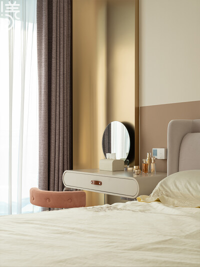 项目名称：海予流光
项目设计：深圳漾空间设计有限公司
软装实施：深圳漾空间设计有限公司
项目地点：深圳红树西岸
项目面积：147平
装修风格：轻法式