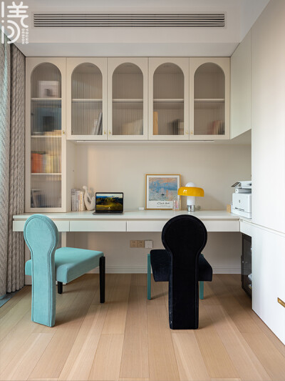 项目名称：海予流光
项目设计：深圳漾空间设计有限公司
软装实施：深圳漾空间设计有限公司
项目地点：深圳红树西岸
项目面积：147平
装修风格：轻法式