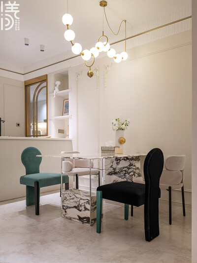 项目名称：海予流光
项目设计：深圳漾空间设计有限公司
软装实施：深圳漾空间设计有限公司
项目地点：深圳红树西岸
项目面积：147平
装修风格：轻法式