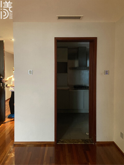 项目名称：海予流光
项目设计：深圳漾空间设计有限公司
软装实施：深圳漾空间设计有限公司
项目地点：深圳红树西岸
项目面积：147平
装修风格：轻法式