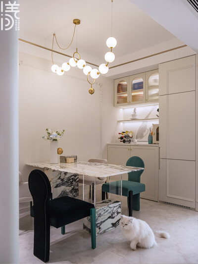 项目名称：海予流光
项目设计：深圳漾空间设计有限公司
软装实施：深圳漾空间设计有限公司
项目地点：深圳红树西岸
项目面积：147平
装修风格：轻法式