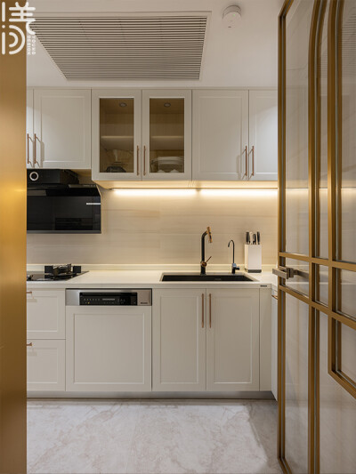 项目名称：海予流光
项目设计：深圳漾空间设计有限公司
软装实施：深圳漾空间设计有限公司
项目地点：深圳红树西岸
项目面积：147平
装修风格：轻法式