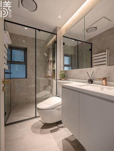 项目名称：海予流光
项目设计：深圳漾空间设计有限公司
软装实施：深圳漾空间设计有限公司
项目地点：深圳红树西岸
项目面积：147平
装修风格：轻法式