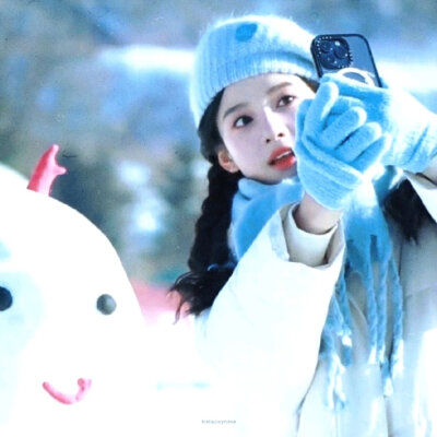 张婧仪头像，温柔女头，冬日氛围感，好漂亮的脸，好可爱，来自微博侵删