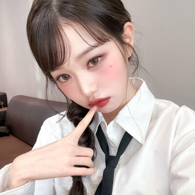 °张元英Wonyoung
▪会讲出的吧，那一句句倾诉我想念的话