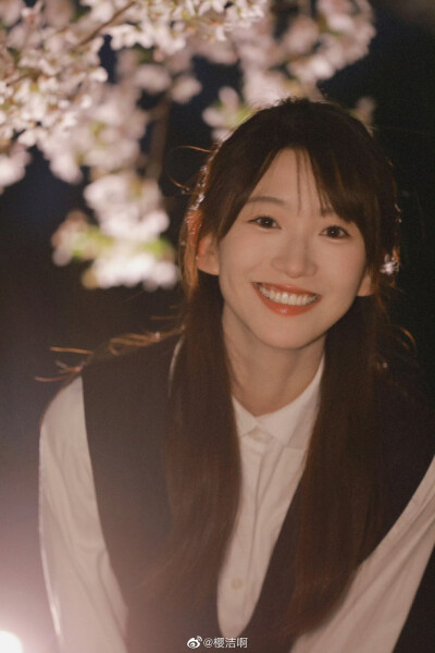 夜樱
摄影@樱洁啊
出镜@金子璇a
#北京约拍# ​