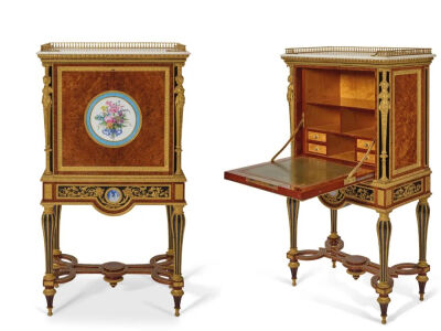 一件约1830年出品的查理十世时期法式书桌近日拍出340,200欧元（折合人民币约为2,524,454元），超估价逾3倍。书桌上装饰有18世纪塞弗尔瓷盘，下方的圆形徽章装饰则模仿Wedgwood，两侧是鎏金女像柱。塞弗尔瓷盘因色彩…