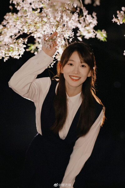 夜樱
摄影@樱洁啊
出镜@金子璇a
#北京约拍# ​