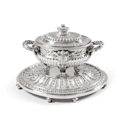 一个18世纪法国出品银质汤碗近期以1,184,500欧元（约合人民币8,285,163元）拍出，该银碗曾由叶卡捷琳娜二世于1772年赠予格雷戈里-奥洛夫伯爵，后又由前者重新获得，并由沙皇尼古拉二世继承直到1917年。叶卡捷琳娜二…