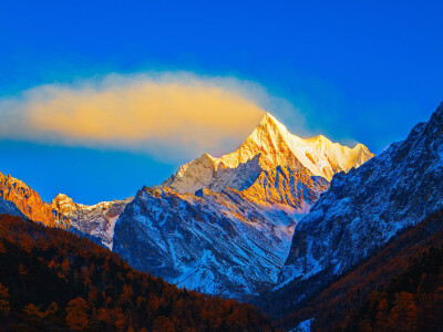 日照金山，风景壁纸，电脑壁纸
