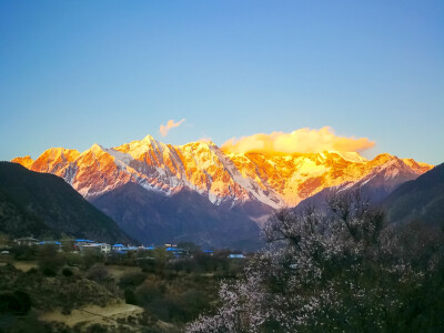 日照金山，风景壁纸，电脑壁纸
