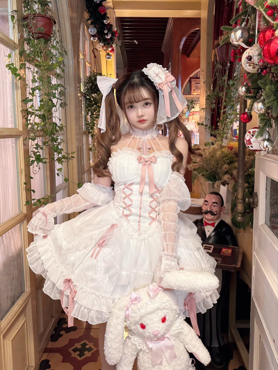 新色白粉，今晚上新的，还是冲啦，超级期待夏天可以穿哇。是alice girl家的
#lolita安利 #lolita #吃我一波Lolita安利 