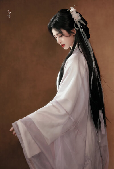 ▪鞠婧祎
cr.青雾橘