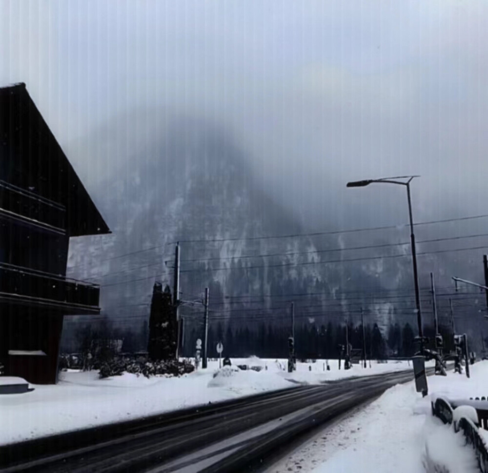 我会在暴雪困路的车里告诉你我爱你。