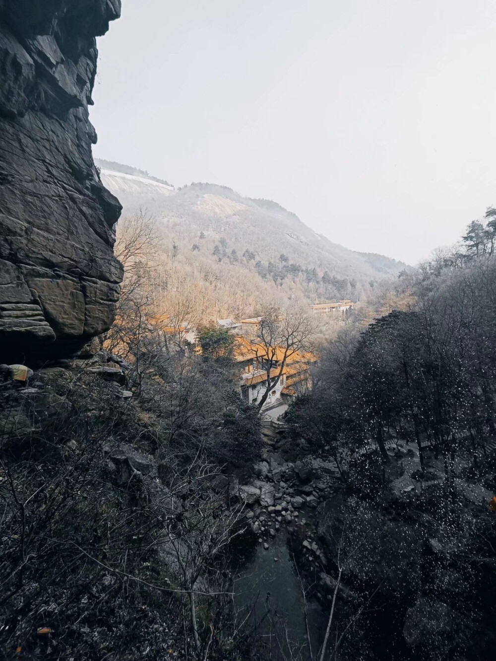 底素
背景
源温言/阿祀
