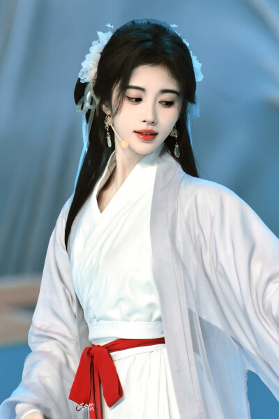 ▪鞠婧祎
cr.青雾橘