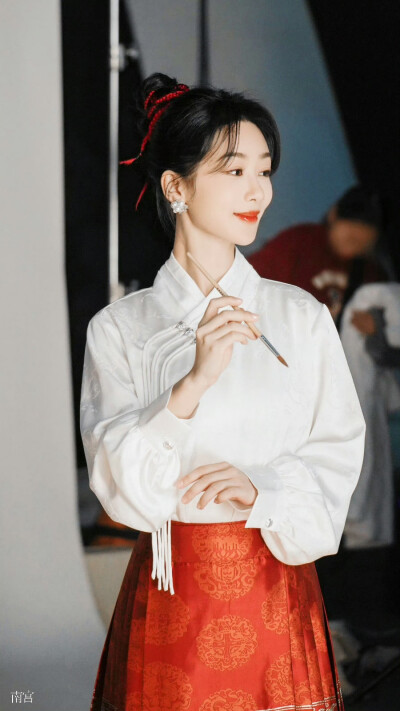 杨紫｜cr@__南宫_
#杨紫国风新年妆# ​