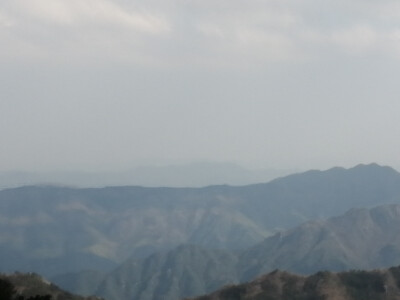 风景图
天空，山，树木