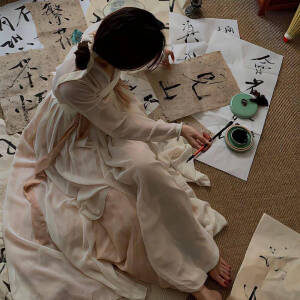 女 头