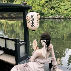 女 头