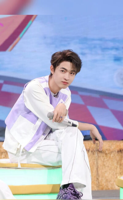 秦霄贤的粉丝在不在，在的话签到