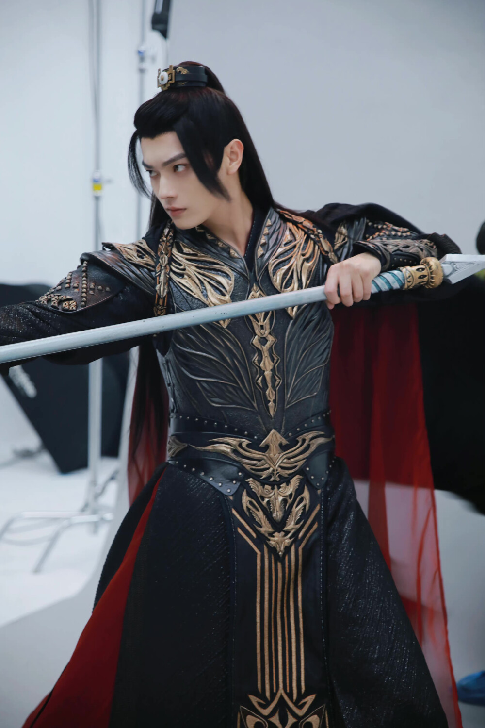 许凯饰东伯雪鹰