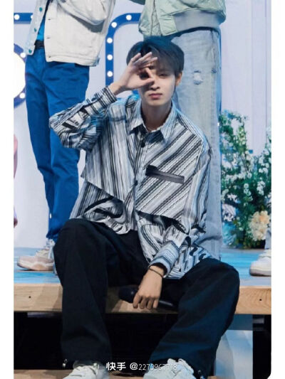 秦霄贤的粉丝在不在，在的话签到