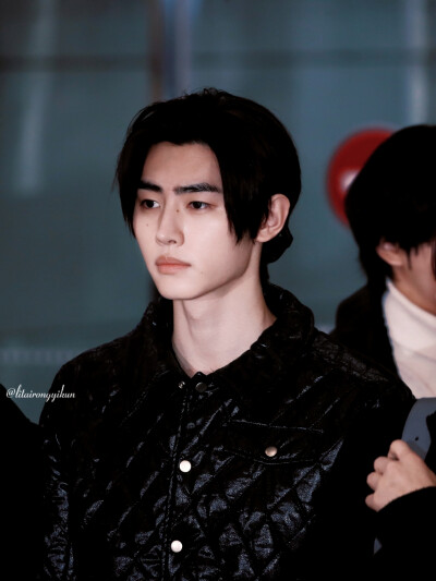 朴成训可二改
二改改简介