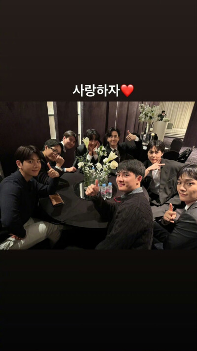 EXO壁纸
EXO小卡
EXO2024台历
cr：银河构图