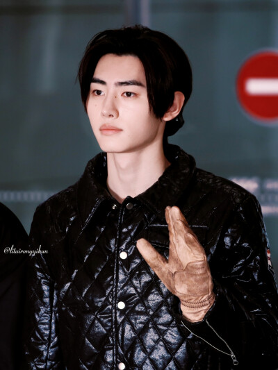 朴成训可二改
二改改简介