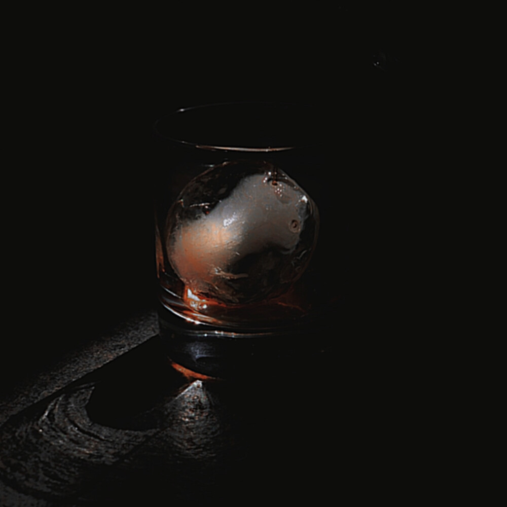 ：楼宇的缝隙*（Respecting your silence）*来自远方的你